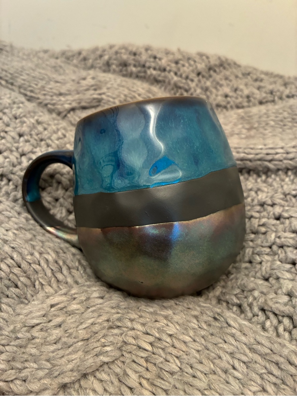 Signature "Sarah" contemporary, stoneware, metallic iridescent Mug - Picture 7 of 7